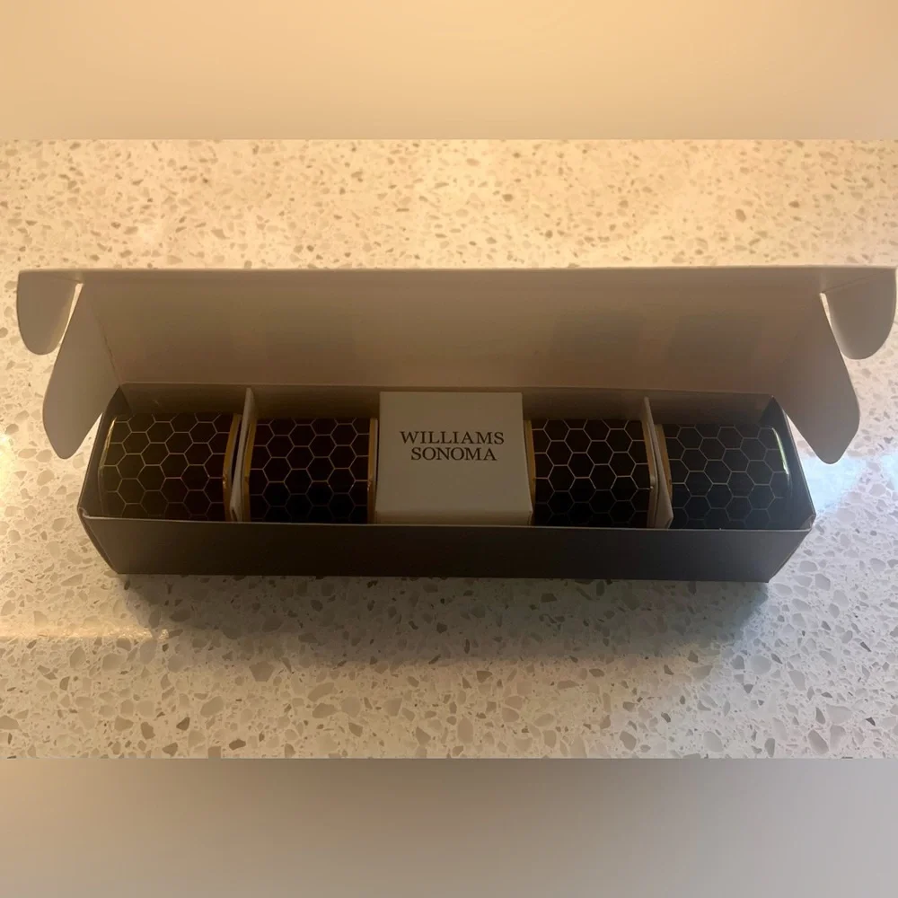 Williams Sonoma Honeycomb Black and Gold Napkin Rings, set of 4 NIB